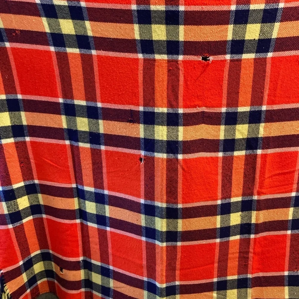 Vintage 1970’s throw blanket. Cutter. Great for making pillows 60 x 52  158‎